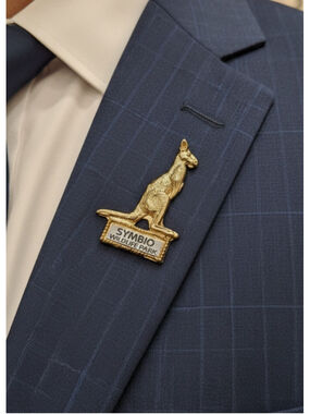 Symbio Wildlife Park Kangaroo Pin Souvenir Australia Vintage Gold Tone Lapel...